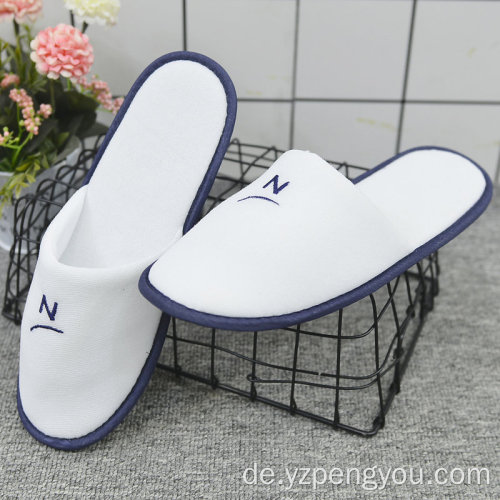 Neues Design billiger Slipper mit benutzerdefiniertem Logo